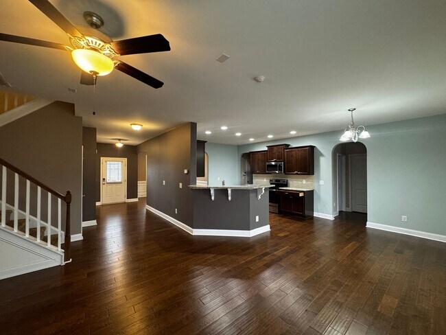 Building Photo - 5 Bedroom 3 Bath Home In Grays Creek
