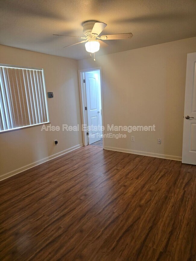 Building Photo - 803 Scenic Loop