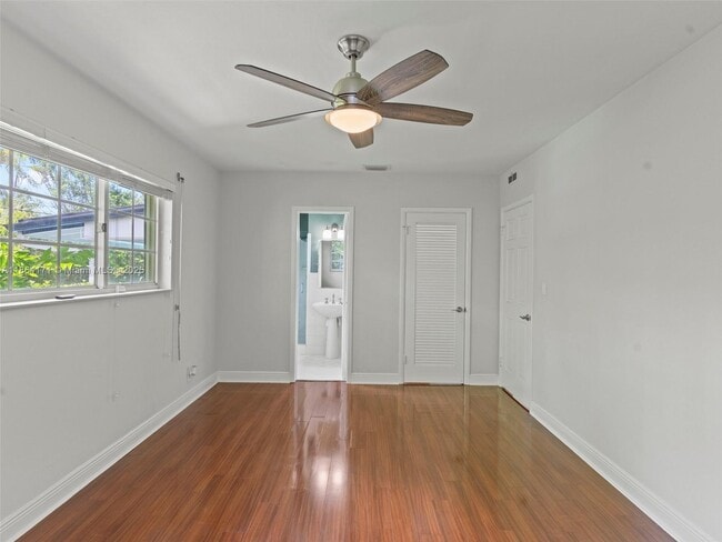 Building Photo - 9310 SW 70th Ave