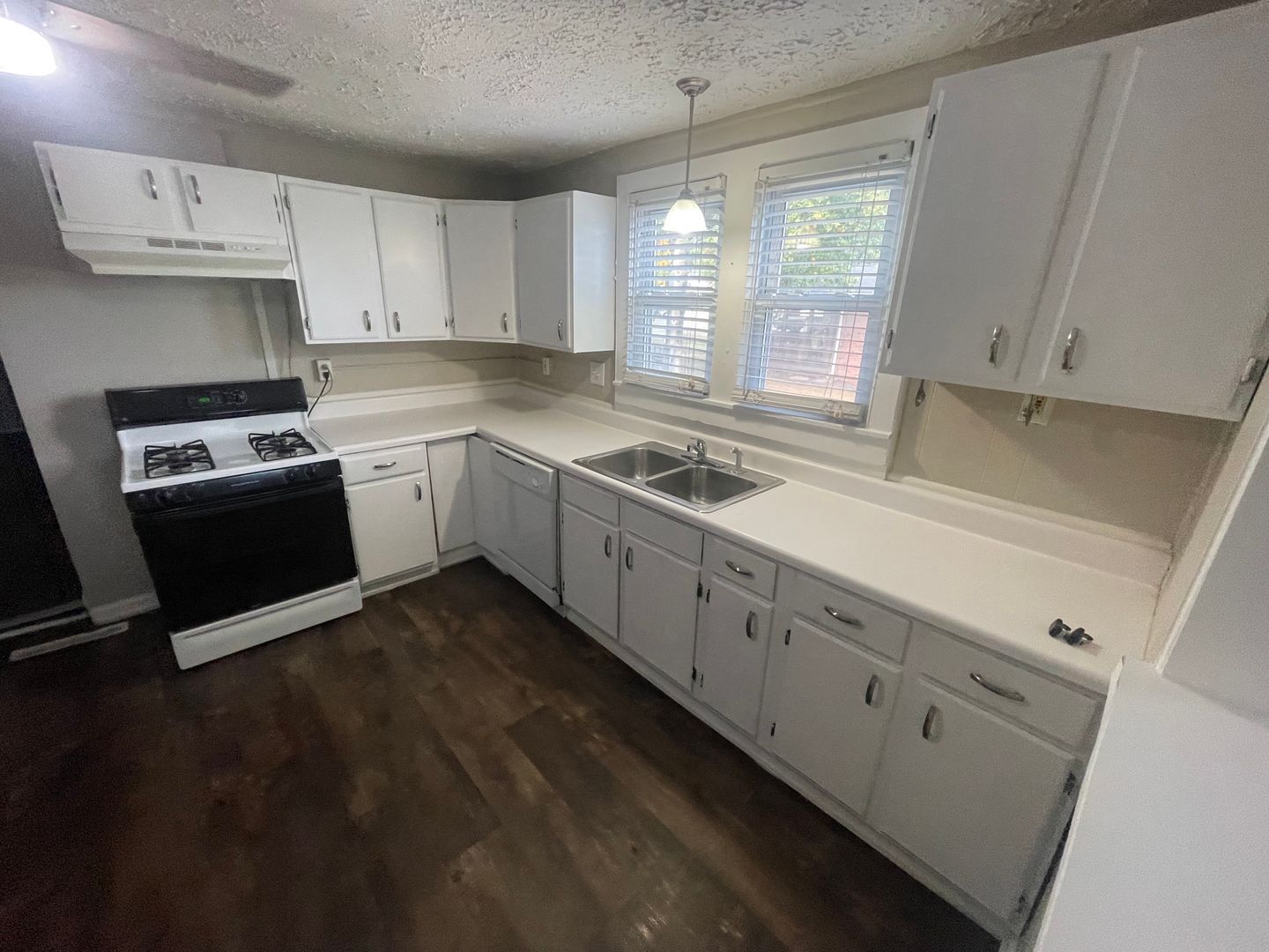 Building Photo - Coming Soon ! Large 2 BR single family hom...