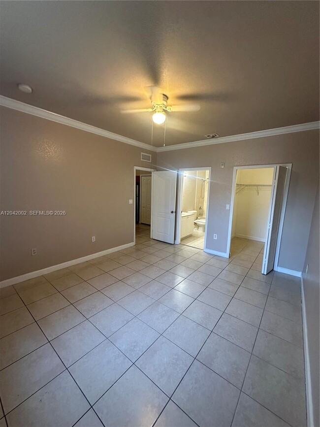 Building Photo - 1656 SE 29th Ct