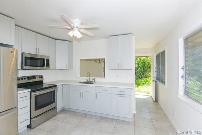 Building Photo - 1915 Kalihi St