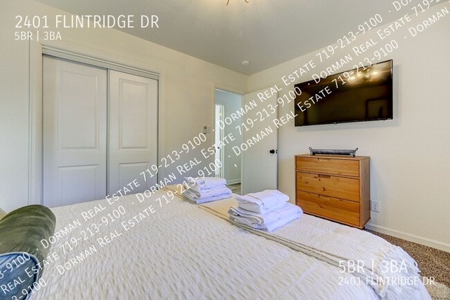 Building Photo - 2401 Flintridge Dr