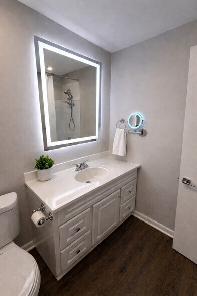 Building Photo - 2601 Hillsboro Pike