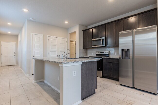 Building Photo - 10110 Jardin Verde