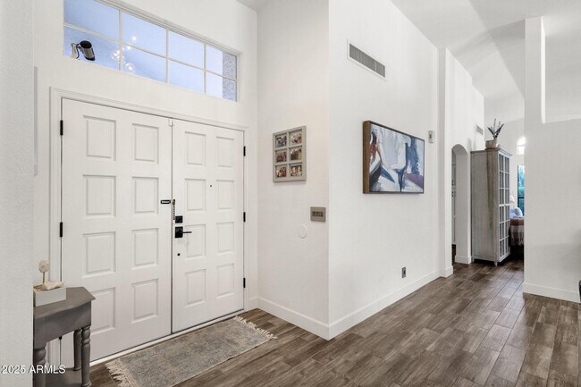 Building Photo - 5015 E Karen Dr