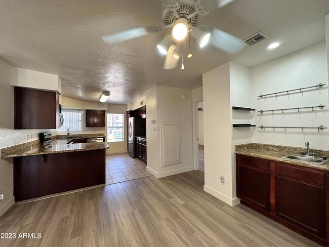 Building Photo - 8787 E Mountain View Rd