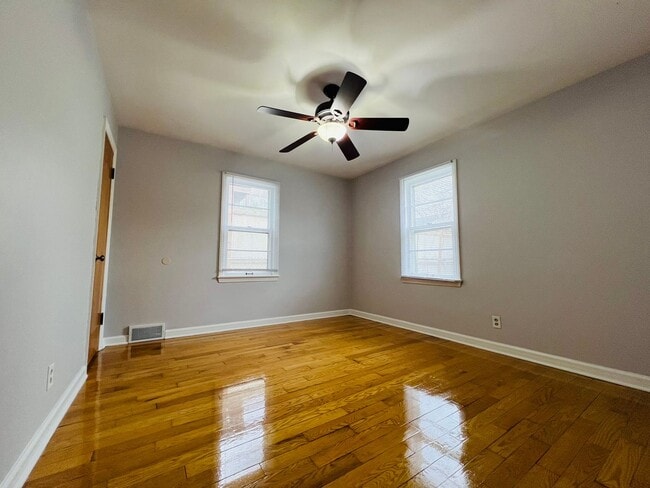 Building Photo - Elegant Kenosha Single Family Home with Chef’s Kitchen and Two-Car Garage