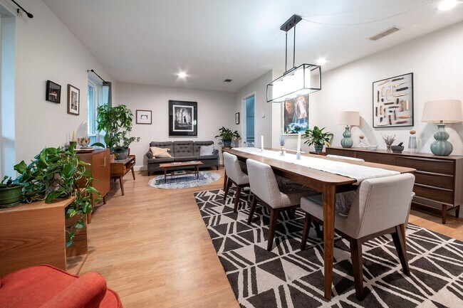 Building Photo - The Perfect Blend of Comfort, Style & Functionality in Ridglea Hills!