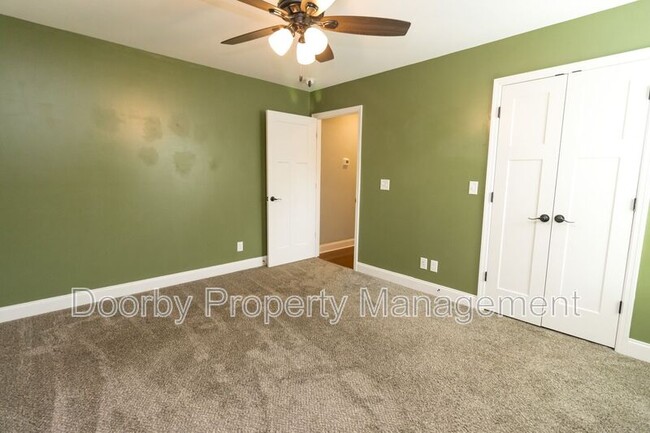 Building Photo - 4436 Oakwood Dr