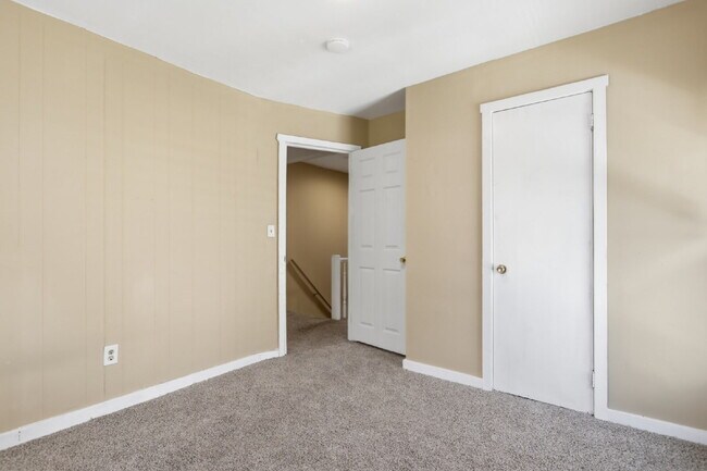 Building Photo - This well-maintained 4-bedroom, 2-bath duplex offers a spacious layout with all the comforts of h...