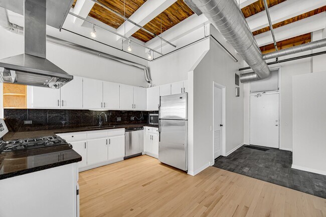 Building Photo - Fulton Market 2 Bed/2 Bath Timber Loft! Brand New Hardwood Floors! Rooftop Deck!