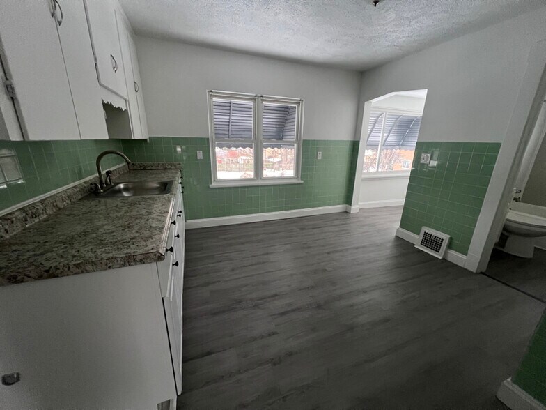 Building Photo - 4302 W 30th St