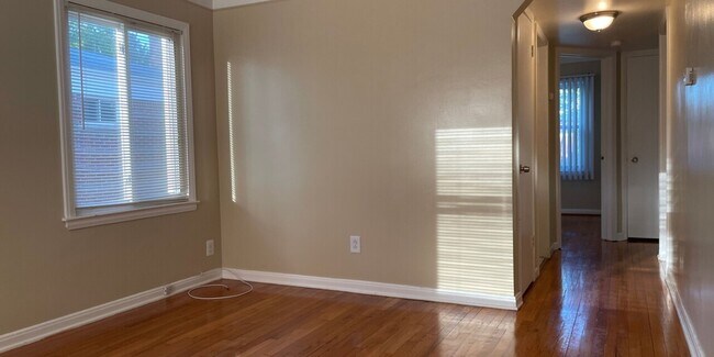 Building Photo - 6904 Norborne Ave