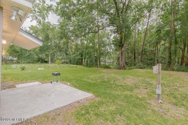 Building Photo - 2039 Navaho Ave