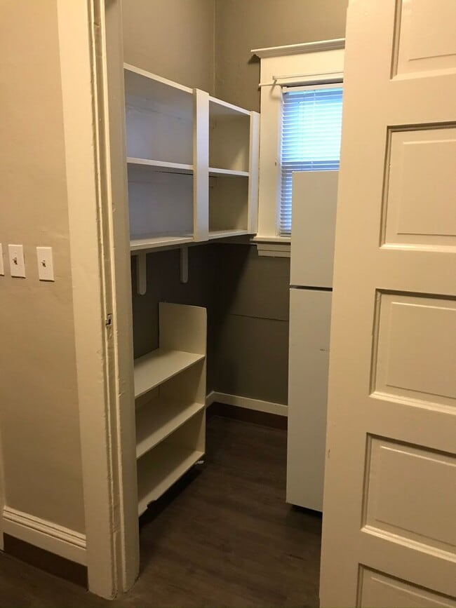 Building Photo - 4br/2ba House with fenced yard