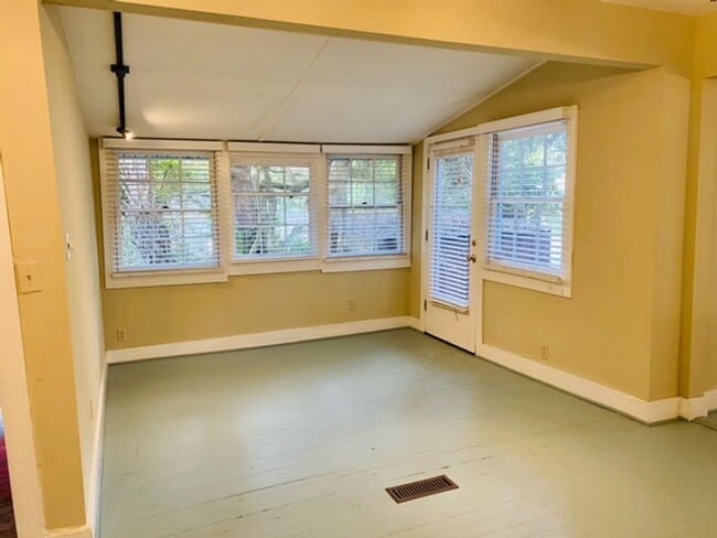 Building Photo - Two Bedroom Home - Folly Beach!