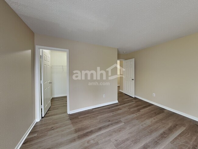 Building Photo - 10221 Blue Sky Dr