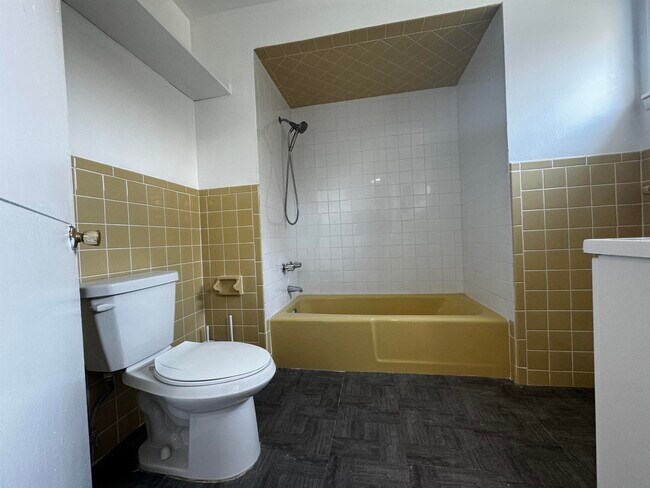 Building Photo - 625 13th St