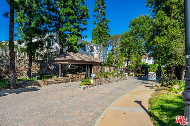 Building Photo - 12001 Crest Ct