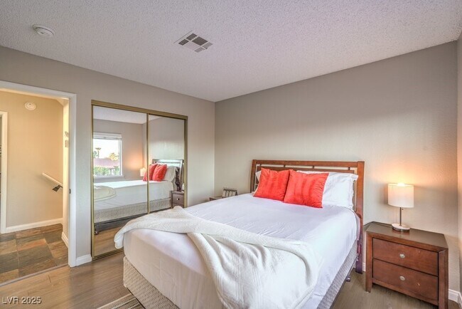 Building Photo - 5198 Hibbetts Dr