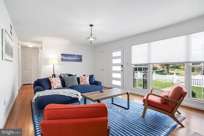 Building Photo - 9724 Admiralty Dr