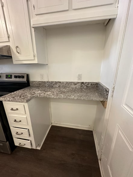 Building Photo - 5170-5172 Ridge Forest Dr