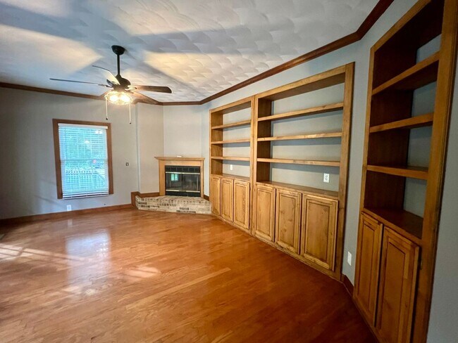 Building Photo - 1302 Honeywood Pl