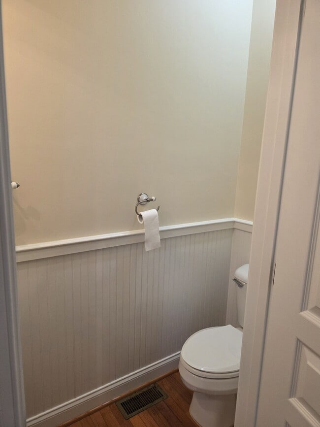 Building Photo - Spacious 4-Bedroom Home for Rent in Kings ...