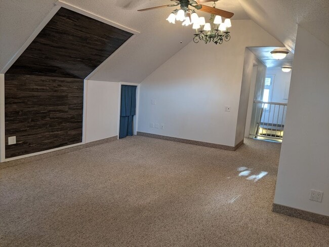 Building Photo - 3 Bedroom 2 Bath Orchards House