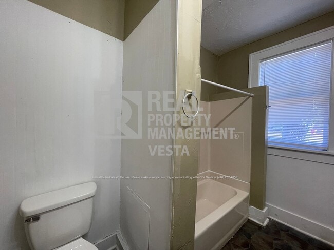 Building Photo - 1096 Hillyer Ave