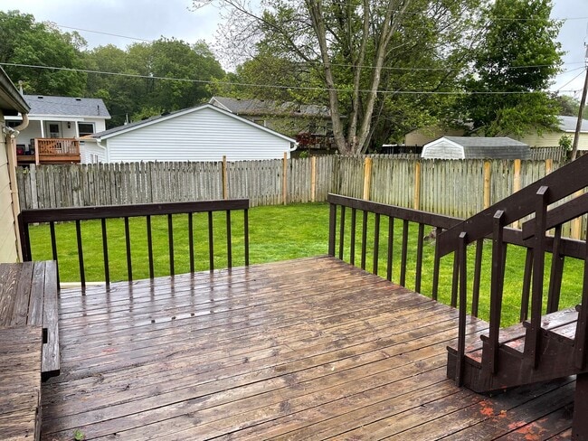 Building Photo - Split Foyer Available Now!