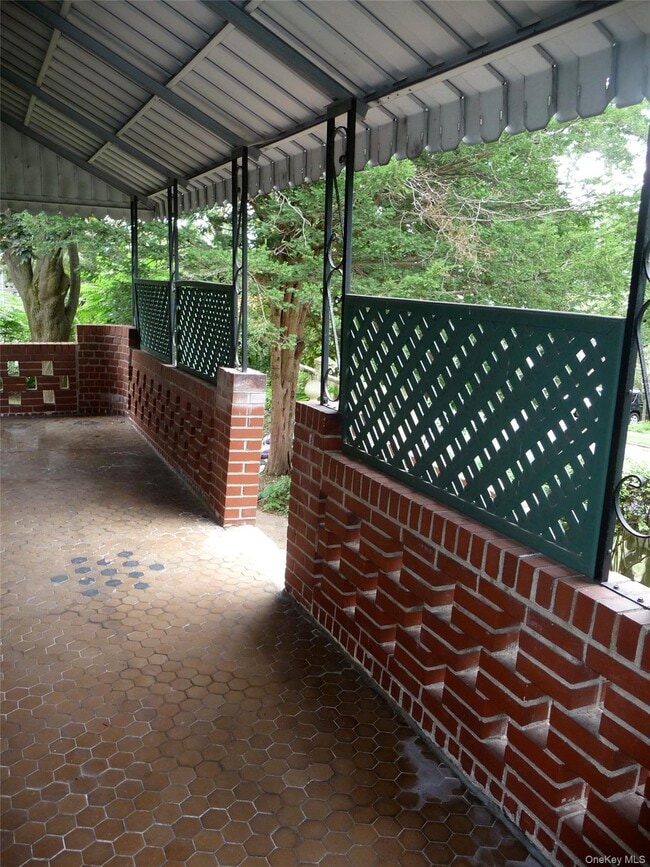 Building Photo - 231 Manorhaven Blvd