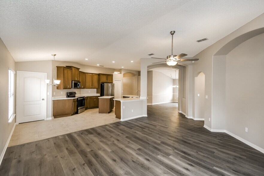 Building Photo - 1098 Maple Ln