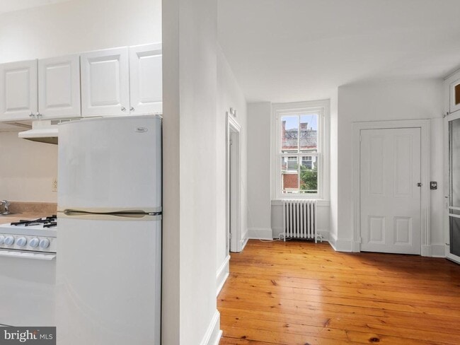 Building Photo - 318 N Matlack St