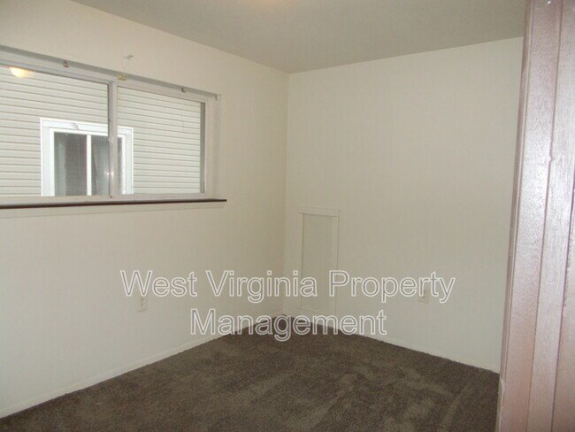 Building Photo - 130 Elm St