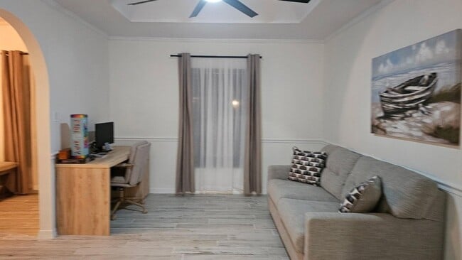 Building Photo - 929 Jackson Way