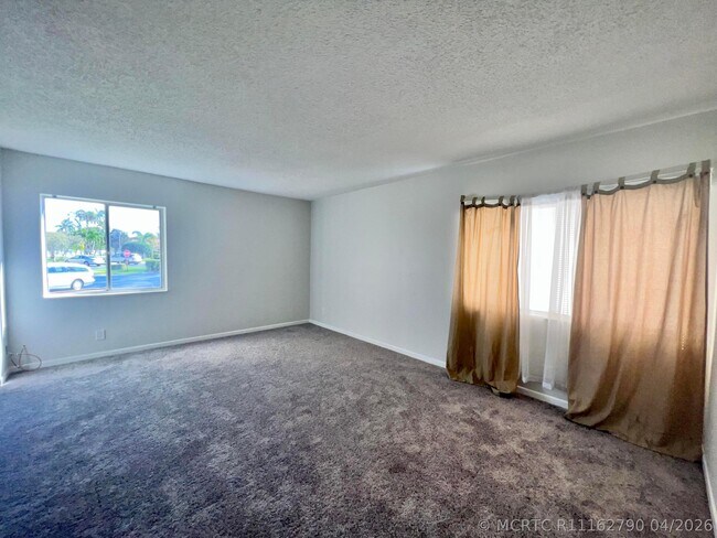Building Photo - 231 Pine HOV Cir