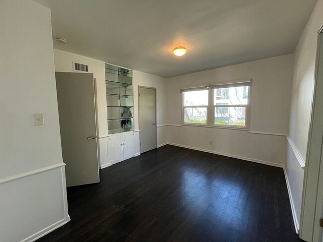 Building Photo - Sherman Oaks 3+2 w/bonus room + upgrades on cul-de-sac lot!