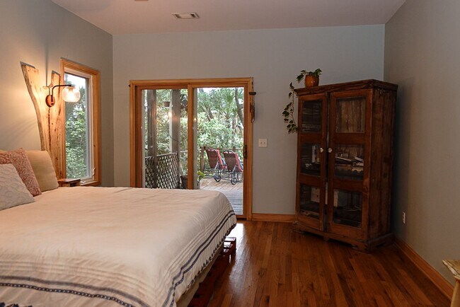 Building Photo - Amazing sunsets at this waterfront home