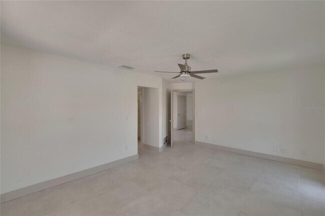 Building Photo - 1492 Sea Gull Dr S
