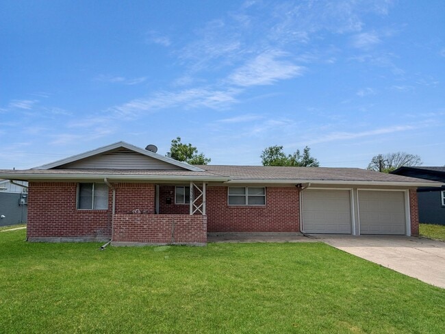 Primary Photo - Charming 3-Bedroom Home with Bonus Room in...