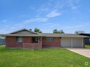 Building Photo - Charming 3-Bedroom Home with Bonus Room in...