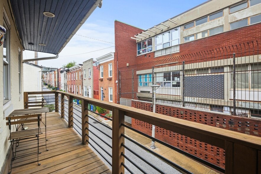 Building Photo - 2222 Gough St