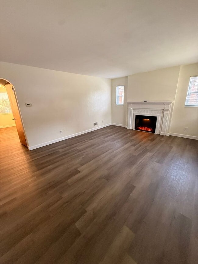 Building Photo - 631 Hampshire Rd