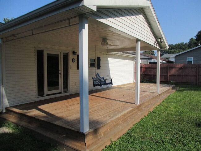 Building Photo - 3 Bedroom Family Home