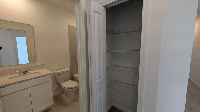Building Photo - 3094 Chantilly Dr