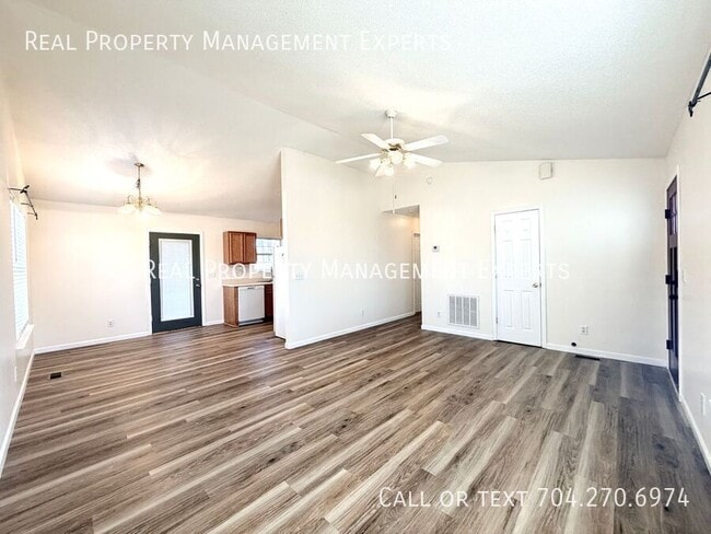 Building Photo - 123 Garden St