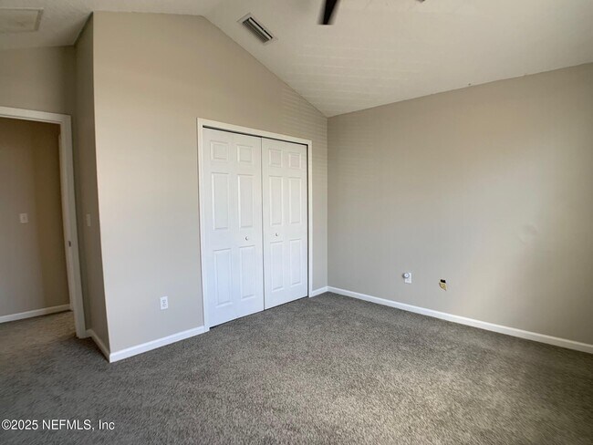Building Photo - 647 Acorn Chase Dr