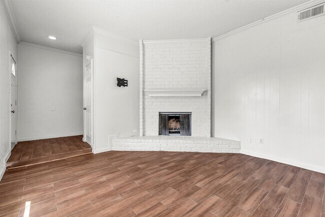 Building Photo - 7700 Creekbend Dr